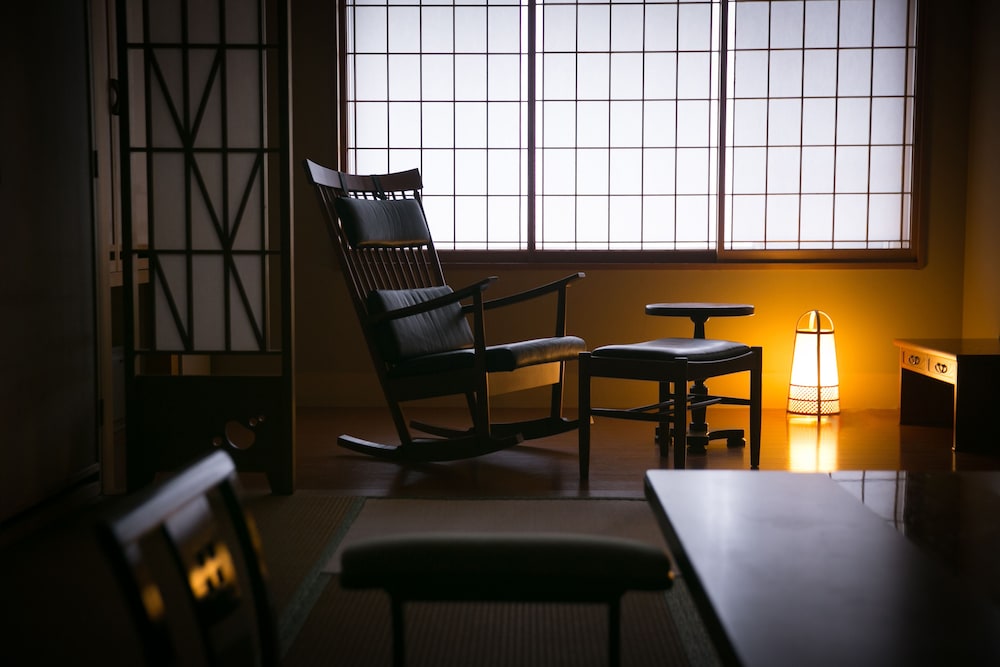 和モダン 客室内のダイニングエリア0 | 望楼 NOGUCHI 函館