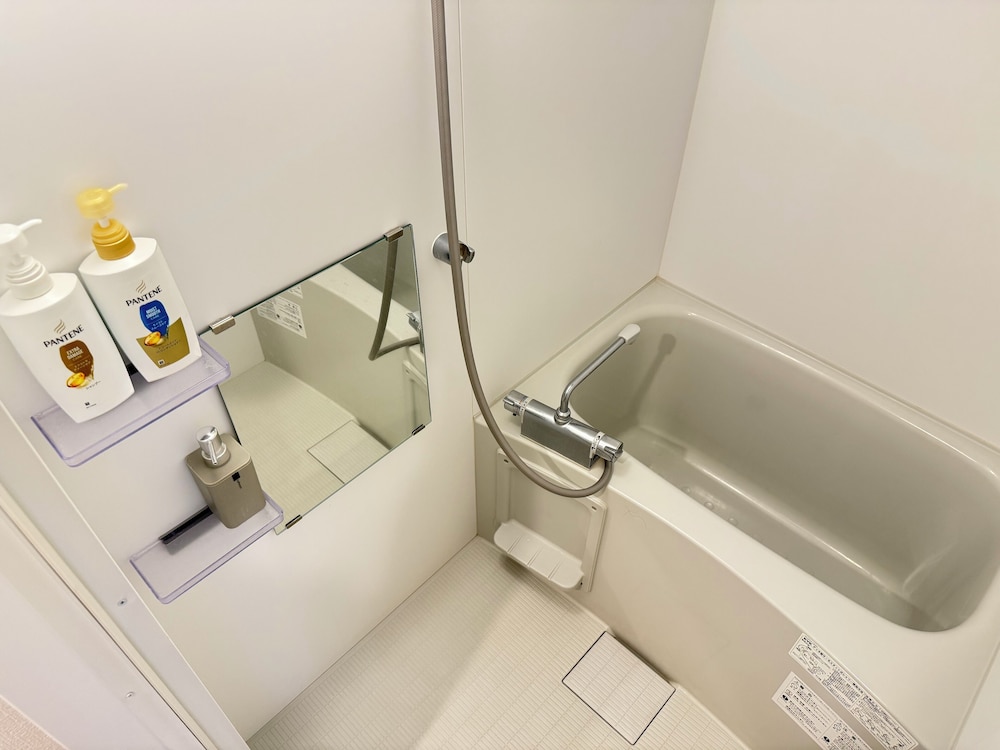 スタンダード トリプルルーム ベッド (複数台) バスルーム0 | YM Hotel-Sugamo