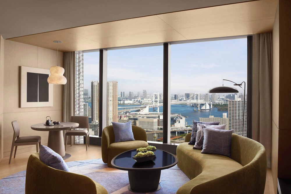 エグゼクティブ スイート キングベッド 1 台 禁煙 | JWマリオット・ホテル東京