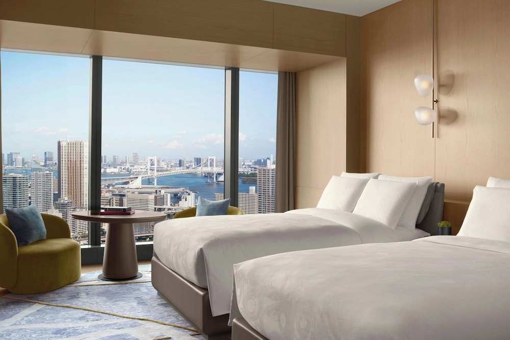 デラックス ルーム ダブルベッド 2 台 ベイビュー エグゼクティブフロア | JWマリオット・ホテル東京