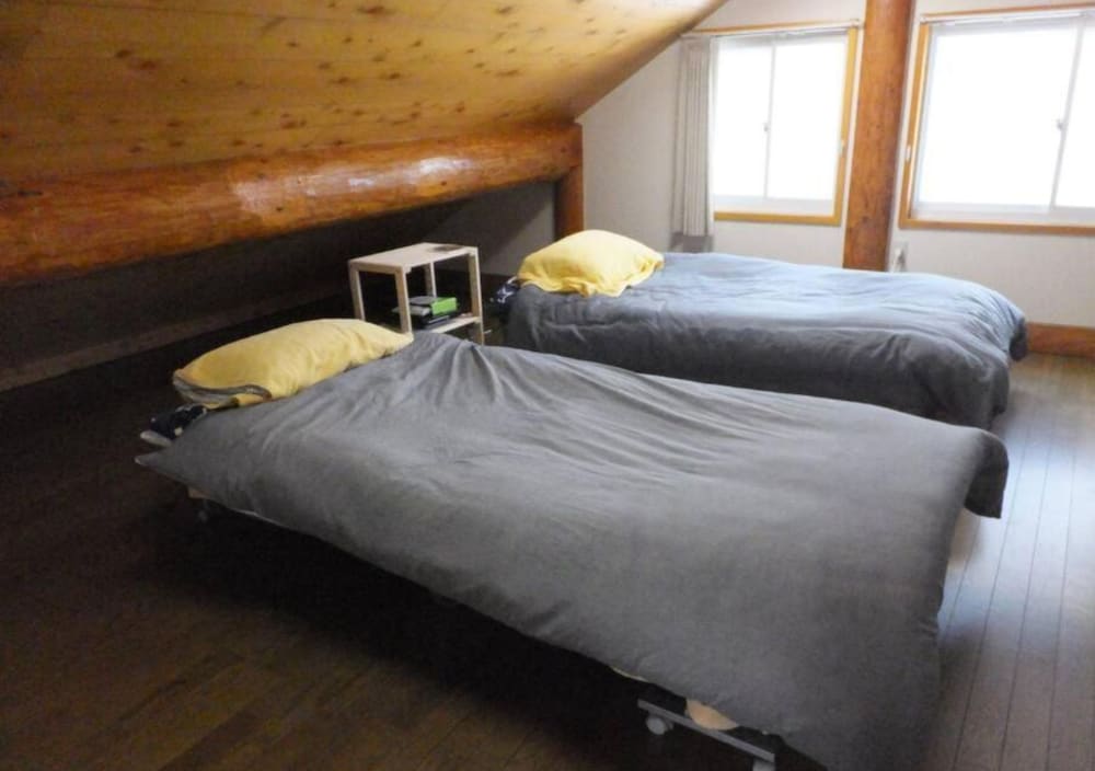 ルーム 客室8 | 登別ログハウス