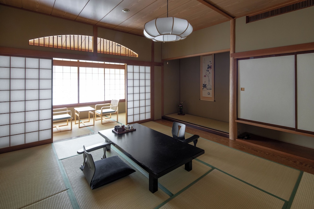 本館 和室[和室10畳]帯那 喫煙可 (電子タバコのみ可能） | 笛吹川温泉坐忘