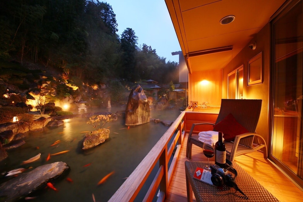 客室1 | 笛吹川温泉坐忘