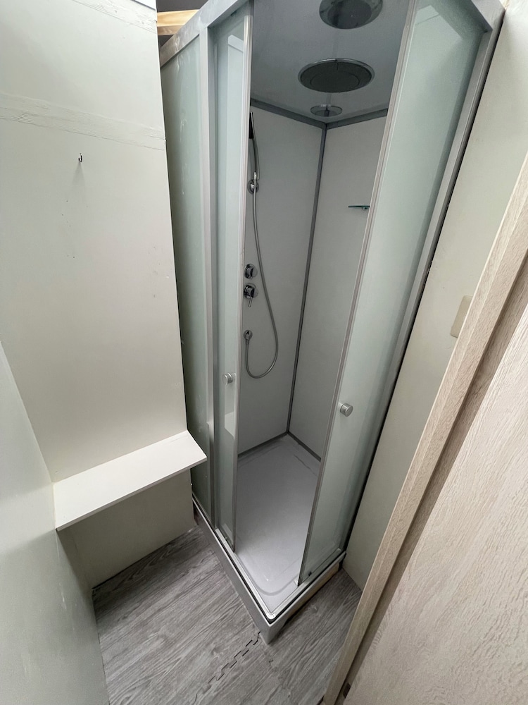 ベーシック ツインルーム 共用バスルーム2 | Phoenix Inn