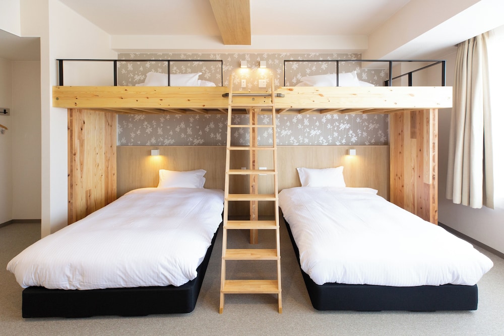 デラックス 4 人部屋 客室3 | UDONnaHOTEL琴平