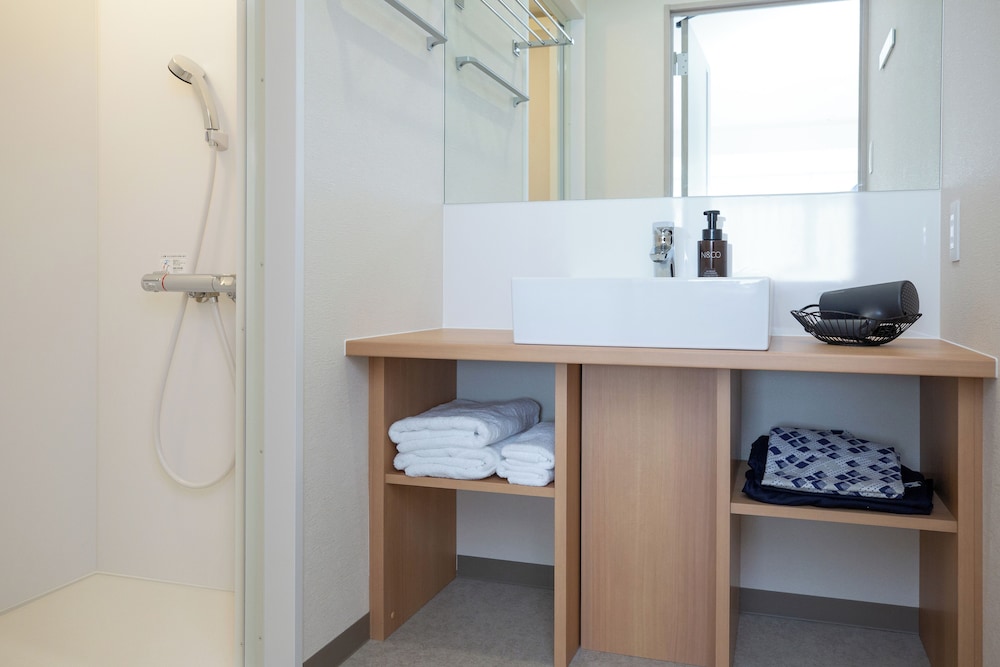 ベーシック 4 人部屋 禁煙 客室1 | UDONnaHOTEL琴平