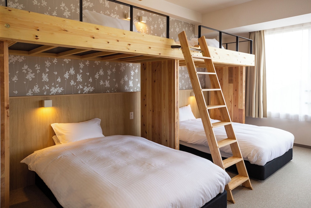 デラックス 4 人部屋 客室4 | UDONnaHOTEL琴平