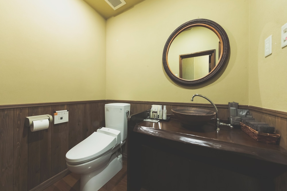 ツインルーム リバービュー バスルーム0 | こもれびの宿 明徳庵