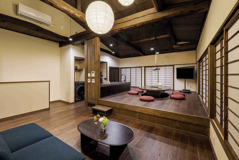 トラディショナル ハウス 4 ベッドルーム キッチン ガーデンビュー リビング エリア3 | Nananohi Machiya House