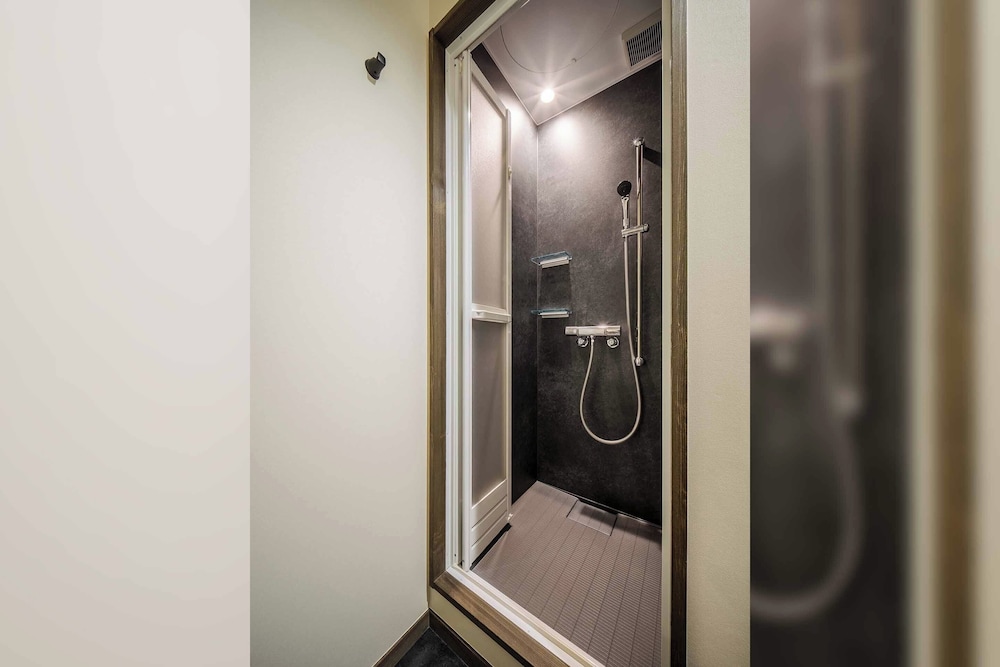 トラディショナル ハウス 4 ベッドルーム キッチン ガーデンビュー バスルームのシャワー0 | Nananohi Machiya House