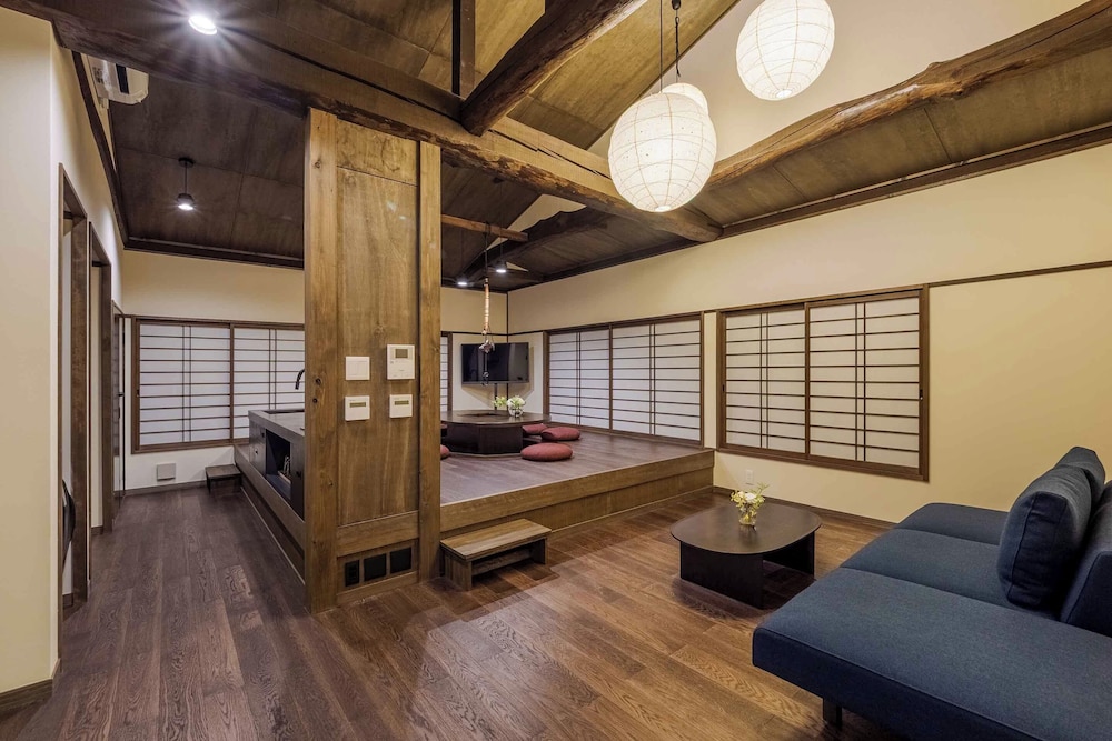 トラディショナル ハウス 4 ベッドルーム キッチン ガーデンビュー リビング エリア2 | Nananohi Machiya House