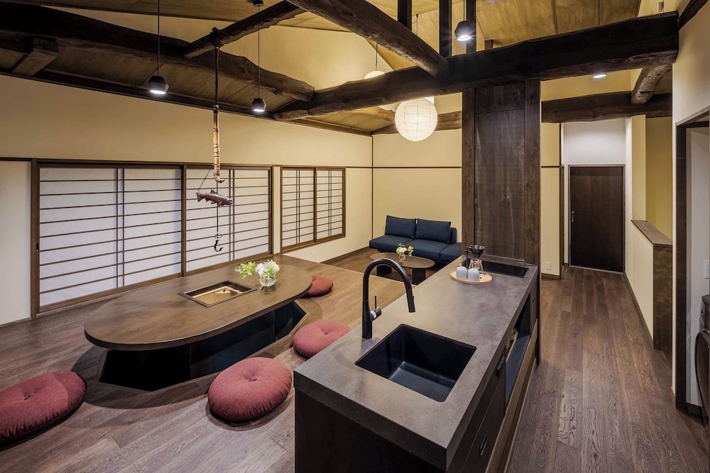 トラディショナル ハウス 4 ベッドルーム キッチン ガーデンビュー ダイニングルーム3 | Nananohi Machiya House