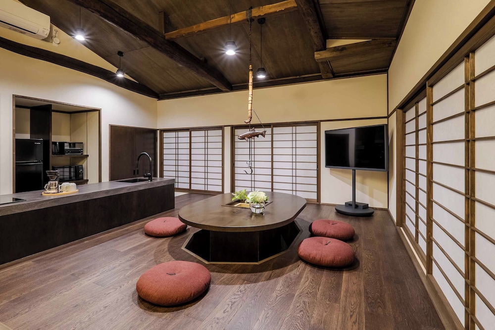 トラディショナル ハウス 4 ベッドルーム キッチン ガーデンビュー ダイニングルーム0 | Nananohi Machiya House