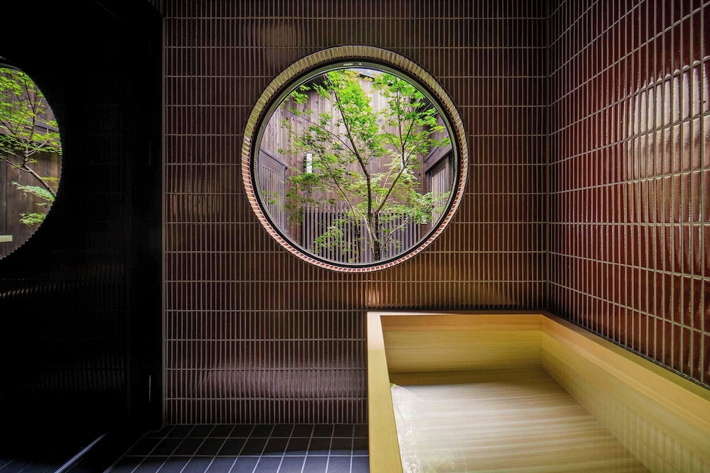 トラディショナル ハウス 4 ベッドルーム キッチン ガーデンビュー バスルーム3 | Nananohi Machiya House