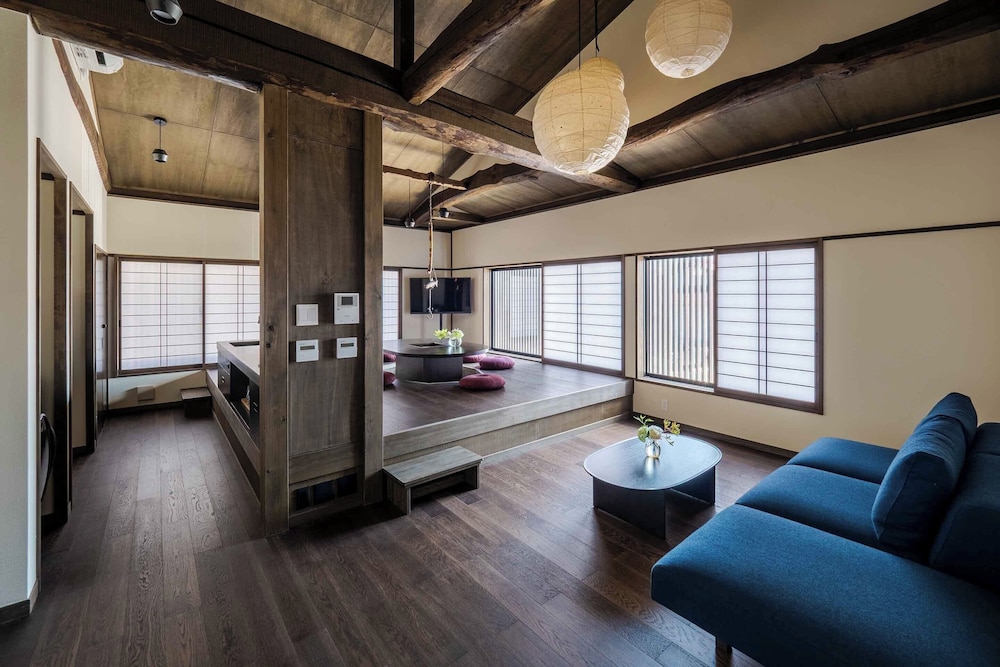 トラディショナル ハウス 4 ベッドルーム キッチン ガーデンビュー リビング エリア1 | Nananohi Machiya House