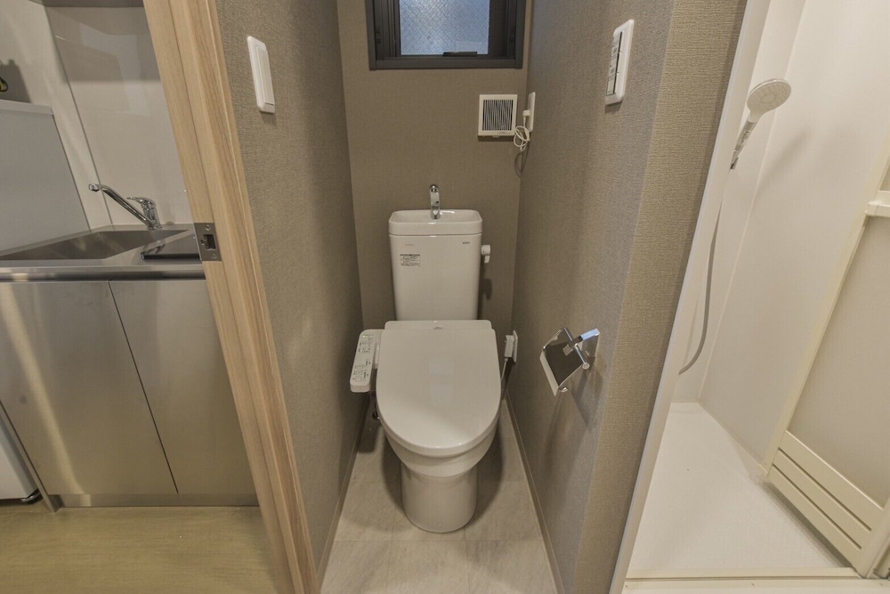 アパートメント 禁煙 (101) バスルーム2 | Bldg E. Tokyo