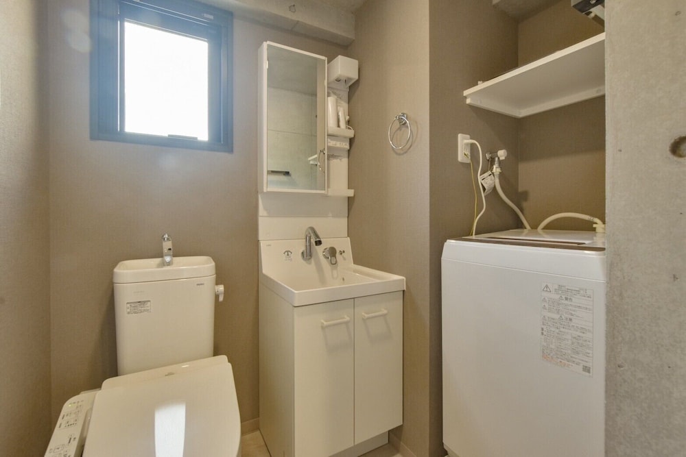 アパートメント 禁煙 (201) バスルーム1 | Bldg E. Tokyo