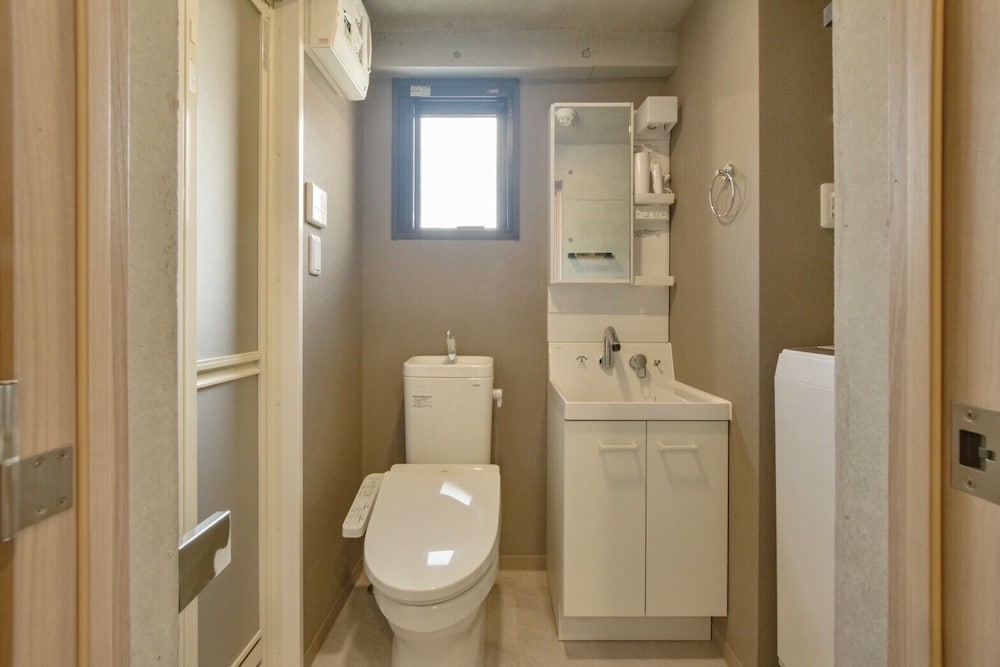 アパートメント 禁煙 (201) バスルーム2 | Bldg E. Tokyo