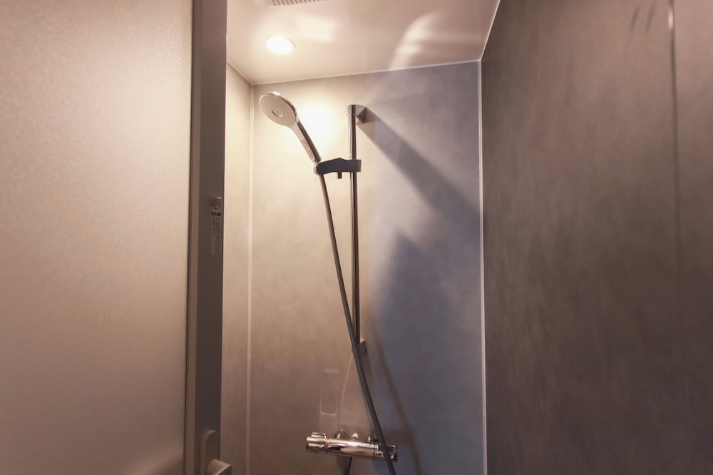 コンフォート 4 人部屋 バスルーム0 | The Arbor Hotel