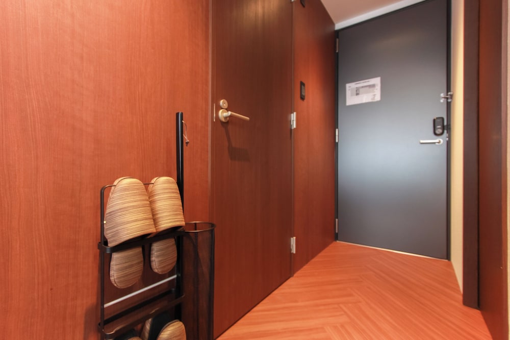 コンフォート 4 人部屋 客室8 | The Arbor Hotel