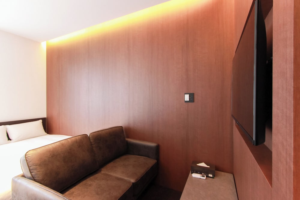 コンフォート 4 人部屋 客室10 | The Arbor Hotel