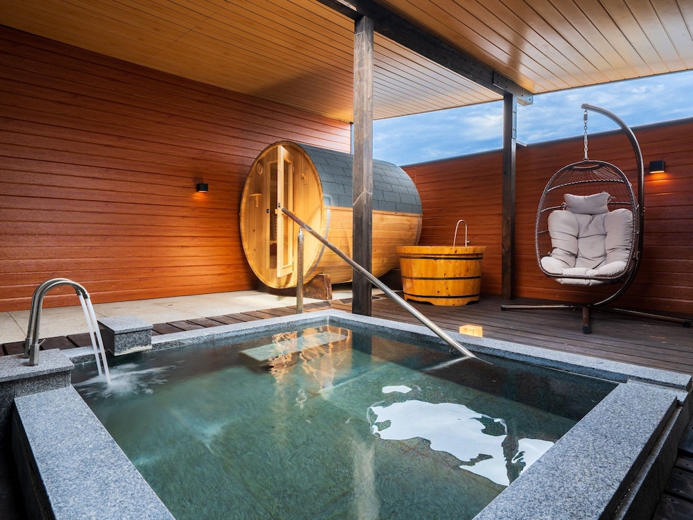 [スタンダードヴィラ/洋室/3ベッド] 温泉・低温サウナ付 禁煙 客室9 | 別館 うみね