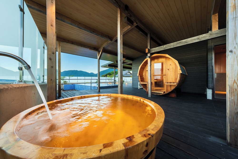 [スイートヴィラ / 洋室] 温泉・低温サウナ・夏期限定プール付 禁煙 | 別館 うみね