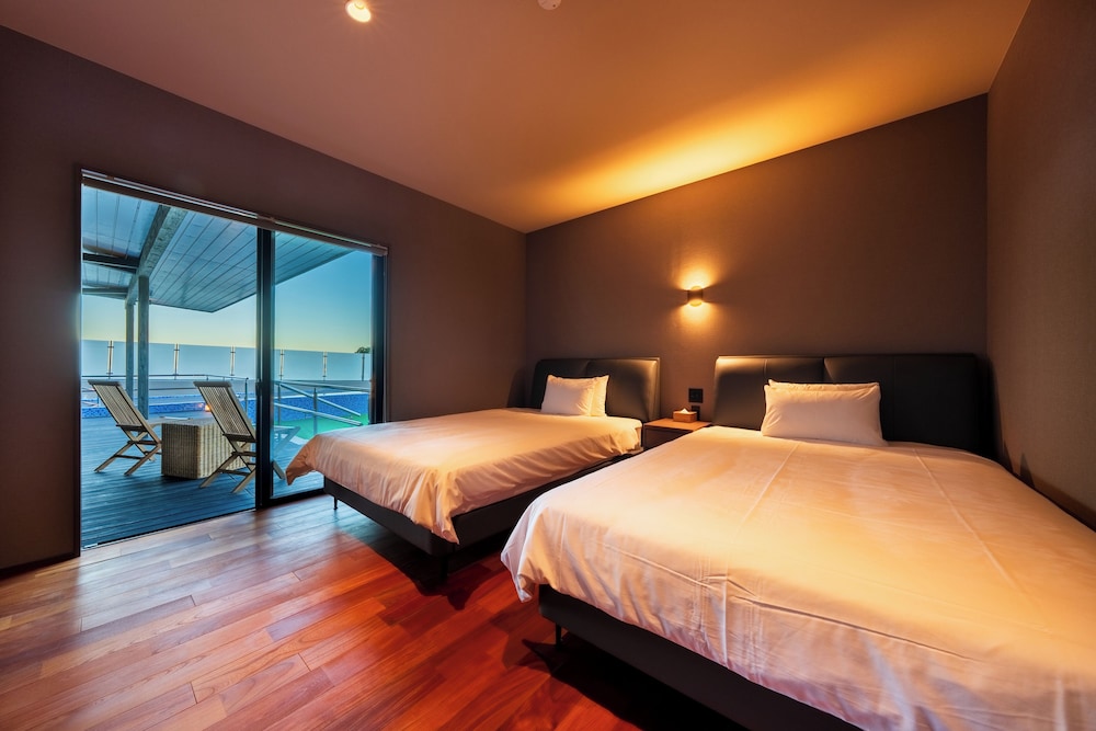 [スイートヴィラ / 洋室] 温泉・低温サウナ・夏期限定プール付 禁煙 客室3 | 別館 うみね