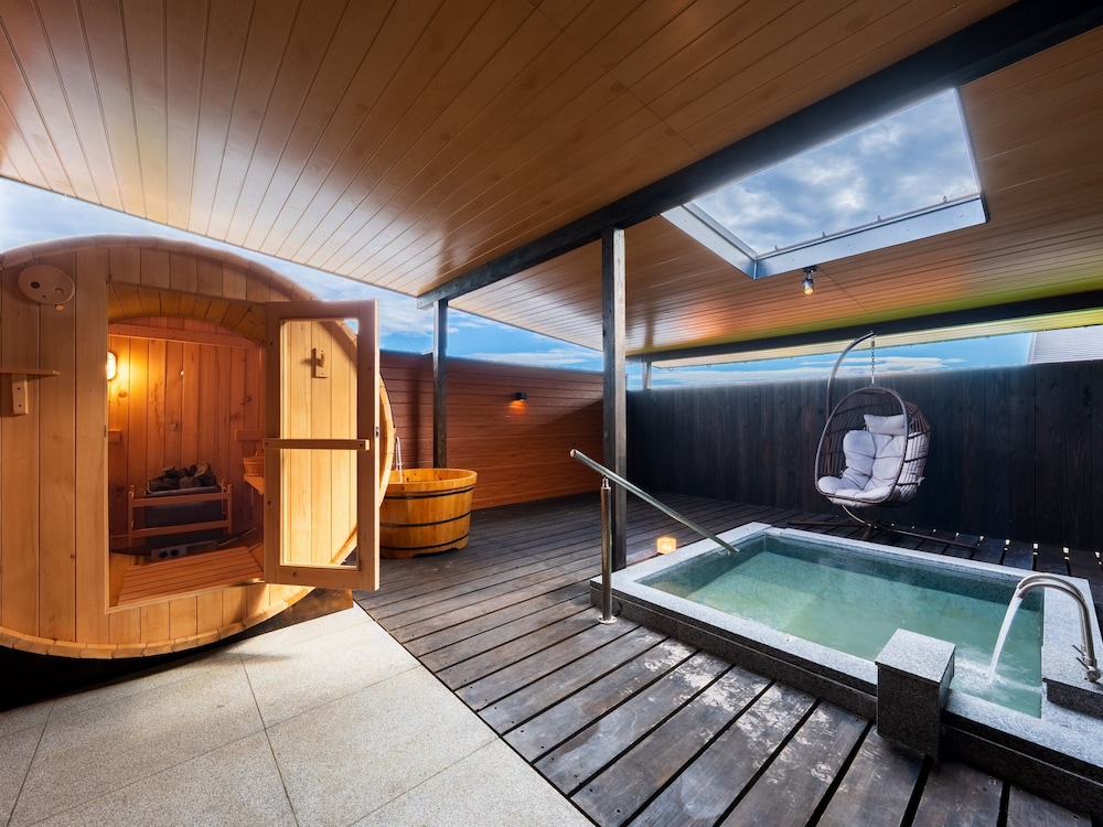 [スタンダードヴィラ/洋室/3ベッド] 温泉・低温サウナ付 禁煙 客室8 | 別館 うみね