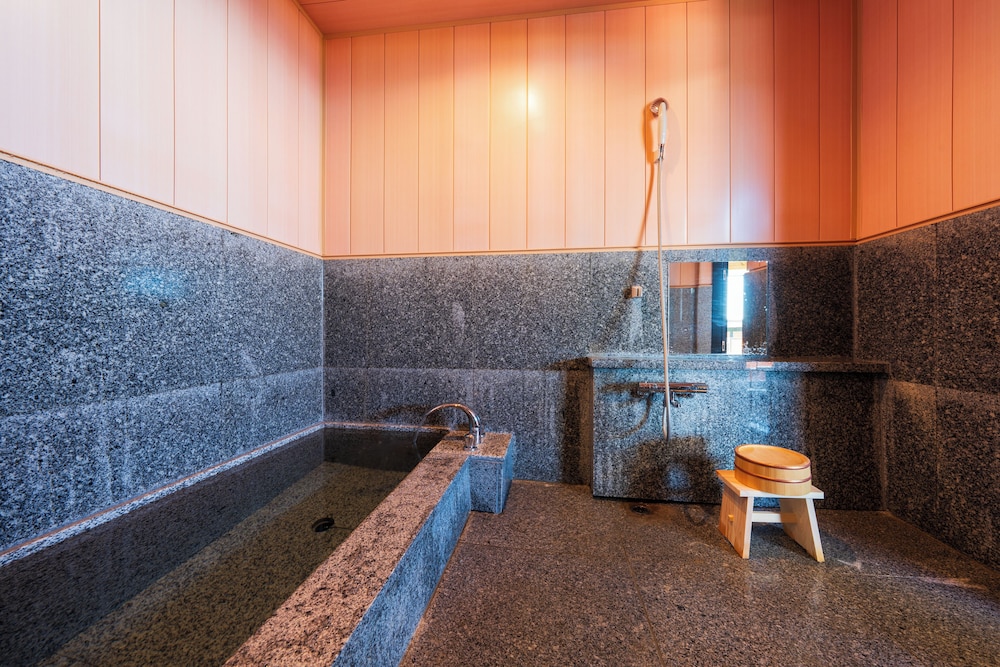 [スタンダードヴィラ/洋室/3ベッド] 温泉・低温サウナ付 禁煙 客室4 | 別館 うみね