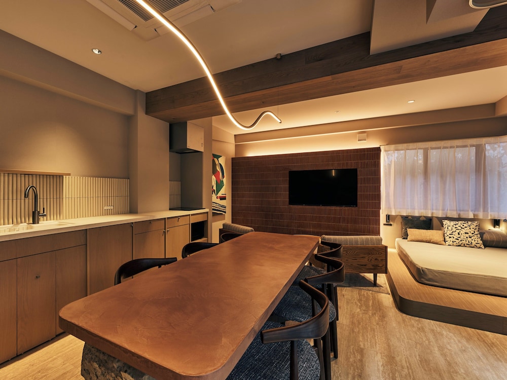 デラックス スタジオ 客室内のダイニングエリア2 | illi Mia Kinshicho