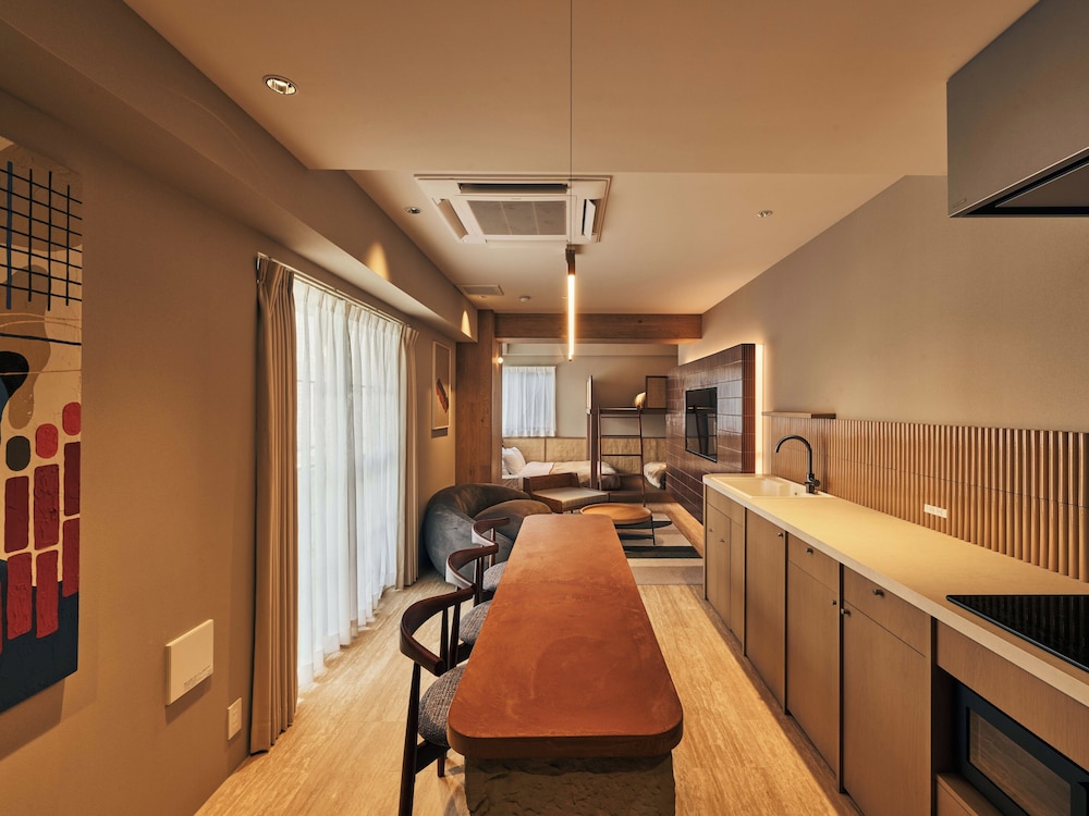 デラックス スタジオ 客室内のダイニングエリア3 | illi Mia Kinshicho