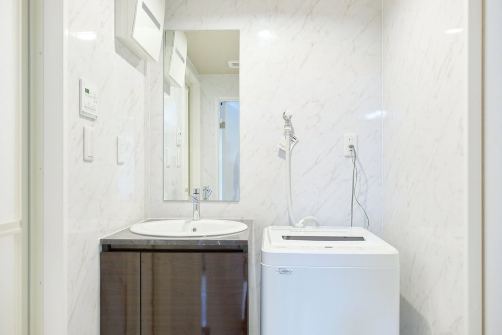 B (2p) 禁煙 バスルーム2 | The under suite residence Ikebukuro by Tranova