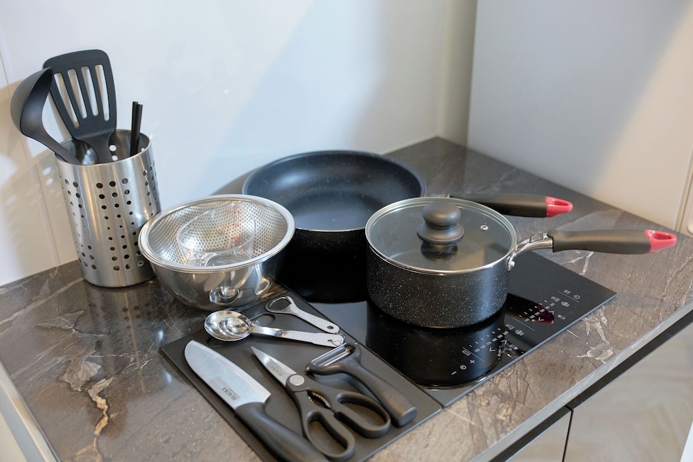 B (2p) 禁煙 専用キッチン2 | The under suite residence Ikebukuro by Tranova