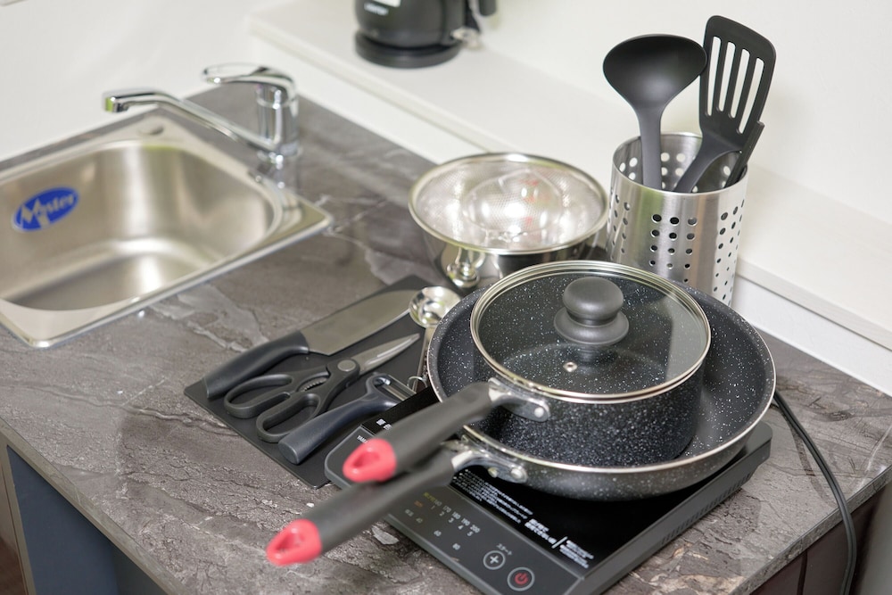 D (2p) 禁煙 専用キッチン2 | The under suite residence Ikebukuro by Tranova