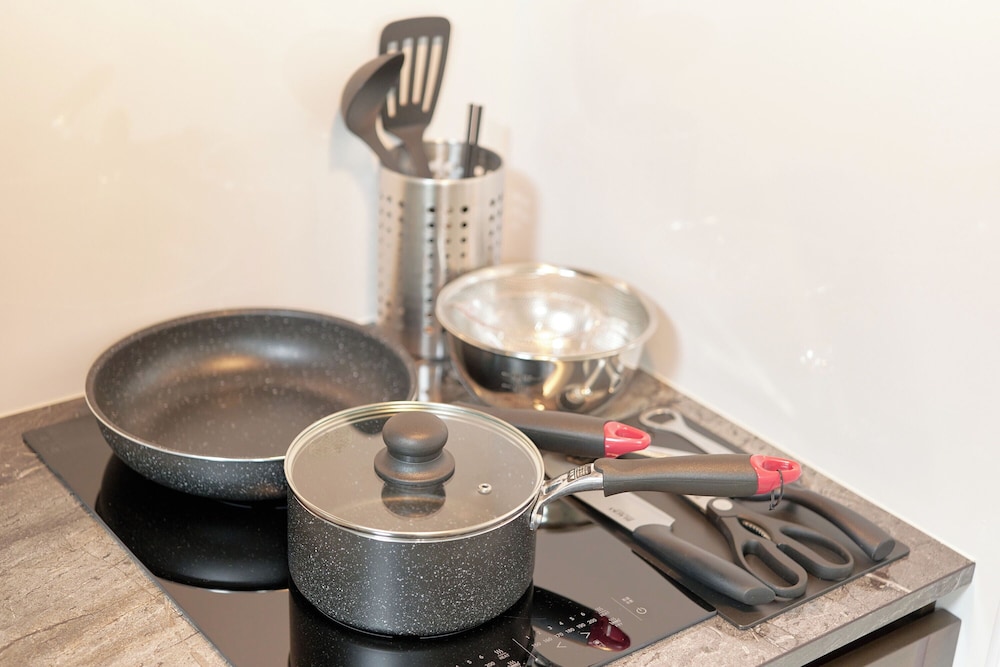 A (3p) 禁煙 専用キッチン2 | The under suite residence Ikebukuro by Tranova