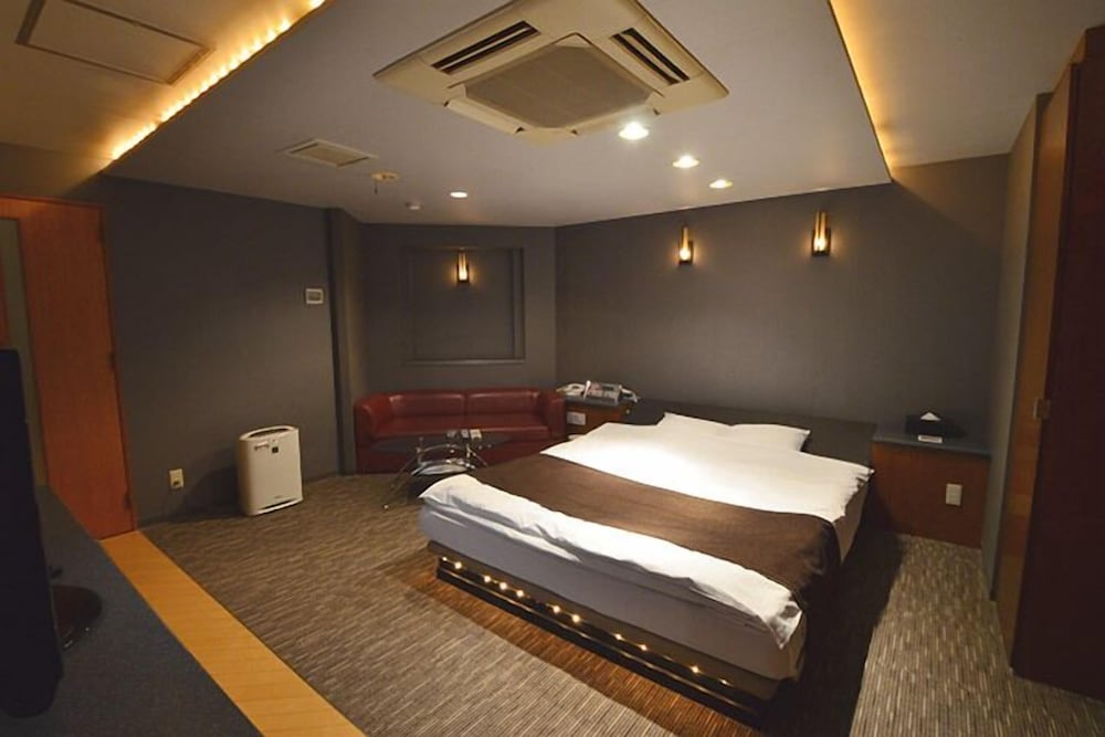 スタンダード ダブルルーム クイーンベッド 1 台 喫煙可 客室1 | HOTEL LET’S