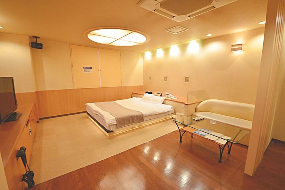 スタンダード ダブルルーム クイーンベッド 1 台 喫煙可 | HOTEL LET’S