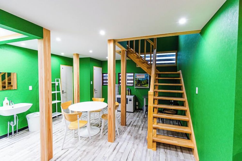 ダイニングルーム1 | 3BD Yuzawa Onsen Lodge House A ダイニングルーム1 | 3BD Yuzawa Onsen Lodge House A