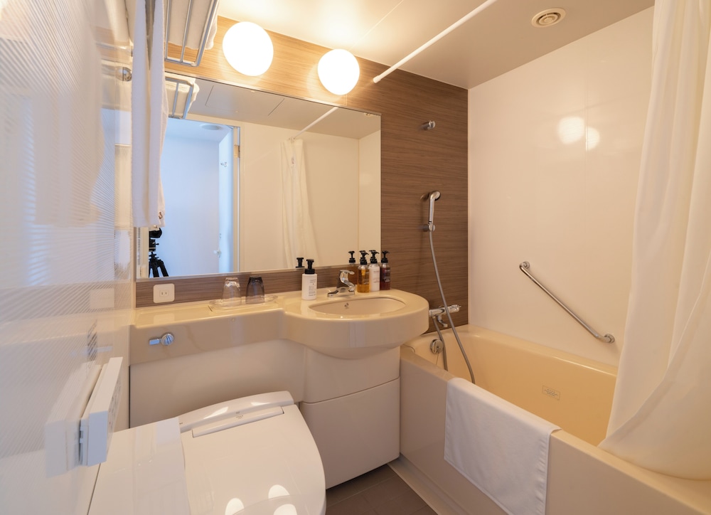 ダブルルーム 禁煙 バスルーム1 | ホテルエノエ富山