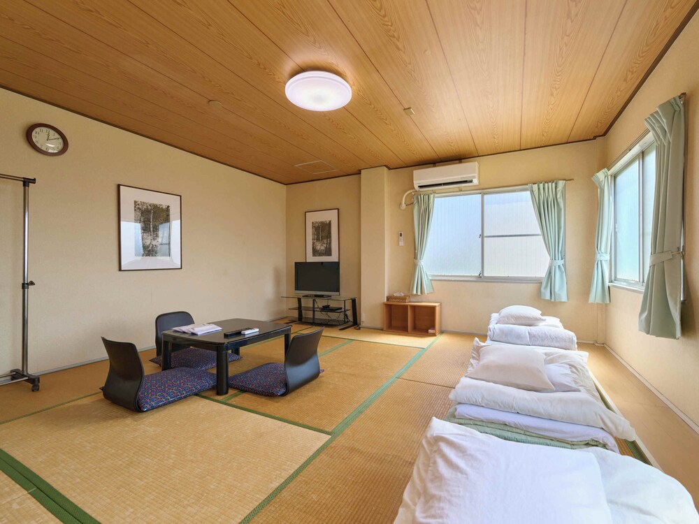 [喫煙可] 和室3名様 (バス/トイレ共用) 客室3 | Tabist ビジネスホテル寺本