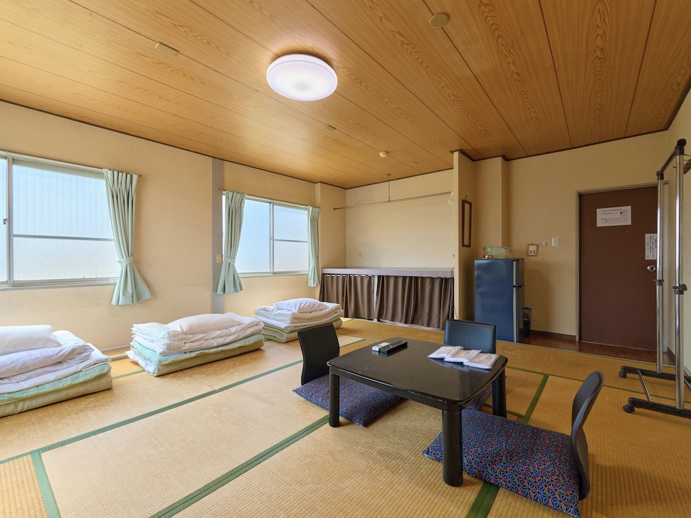 [喫煙可] 和室3名様 (バス/トイレ共用) 客室5 | Tabist ビジネスホテル寺本