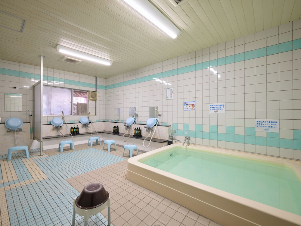 [喫煙可] 和室2名様 (バス/トイレ共用) 共用バスルーム1 | Tabist ビジネスホテル寺本