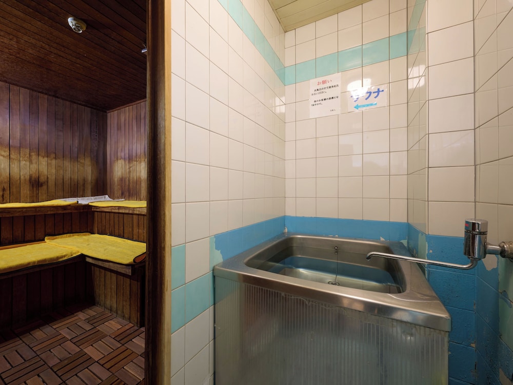 [喫煙可] 和室2名様 (バス/トイレ共用) 共用バスルーム6 | Tabist ビジネスホテル寺本