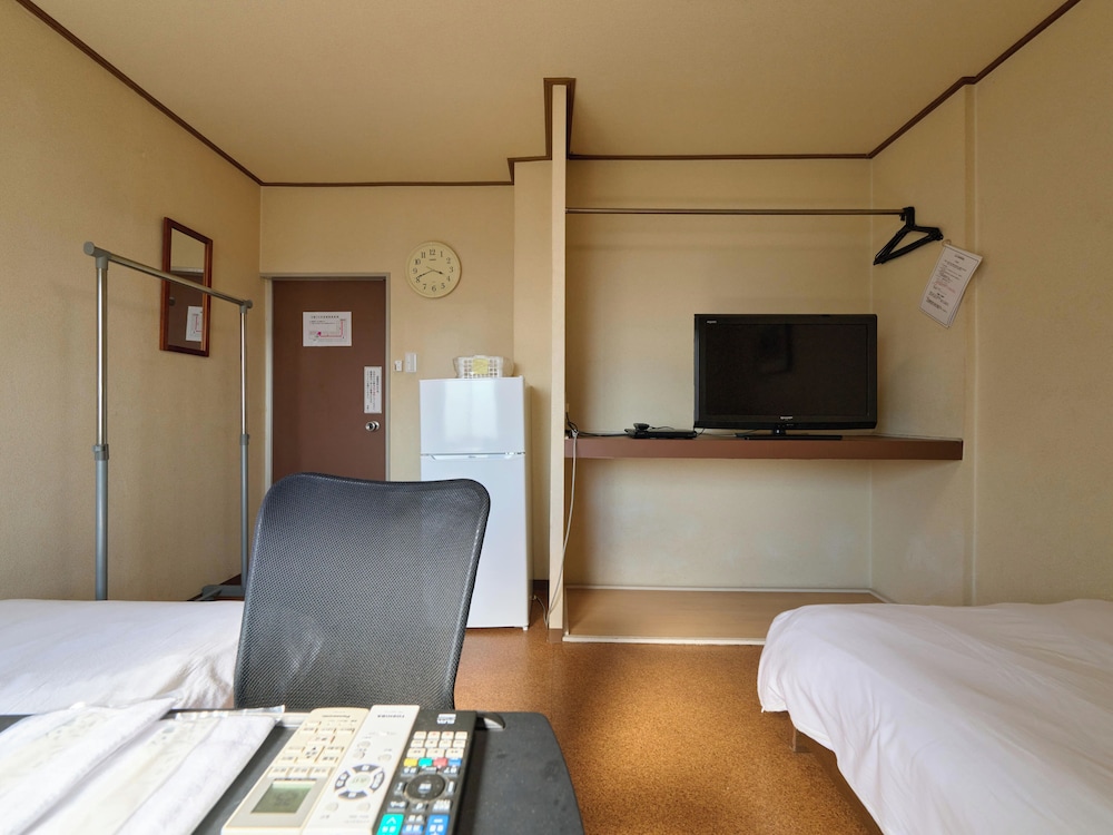[喫煙可] ツインルーム (バス/トイレ共用) 客室4 | Tabist ビジネスホテル寺本