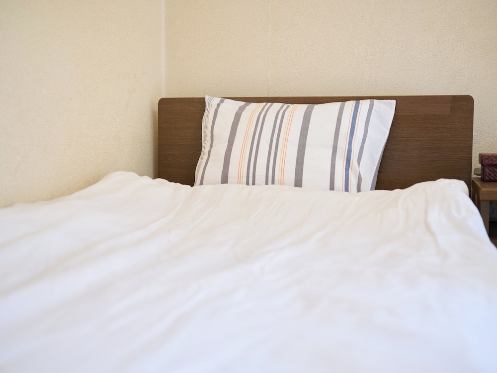 [喫煙可] ツインルーム (バス/トイレ共用) 客室8 | Tabist ビジネスホテル寺本