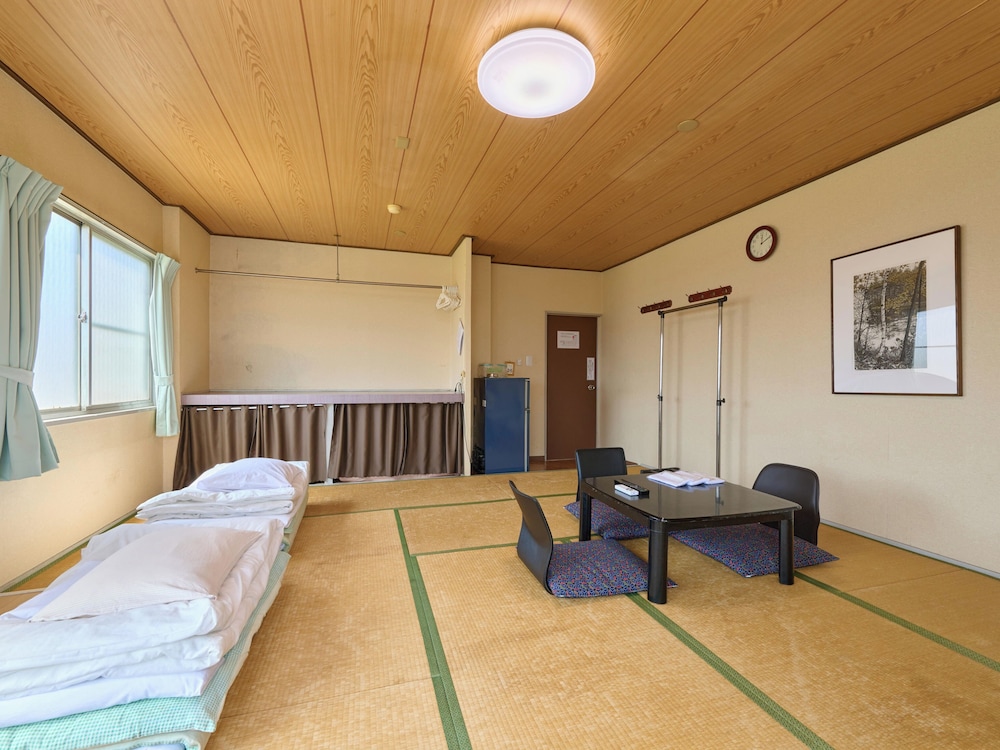 [喫煙可] 和室3名様 (バス/トイレ共用) 客室7 | Tabist ビジネスホテル寺本