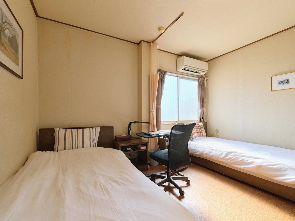 [喫煙可] ツインルーム (バス/トイレ共用) 客室5 | Tabist ビジネスホテル寺本