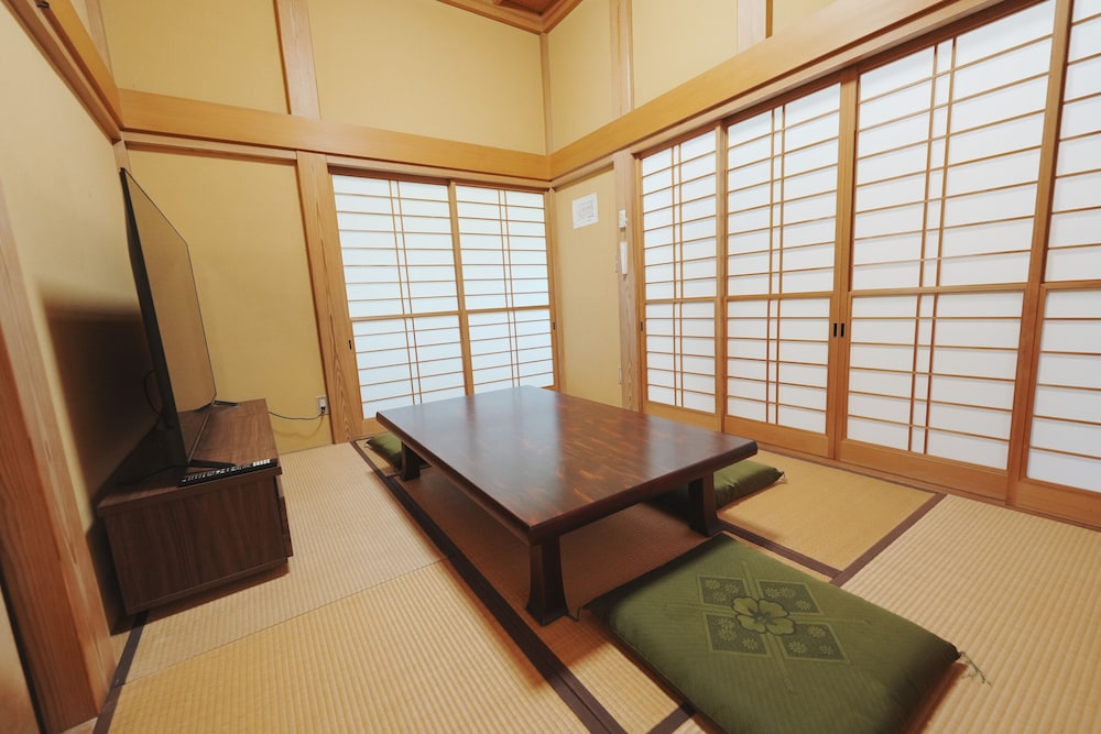 和風ハウス コートヤードビュー リビング エリア1 | えにしの宿・市原