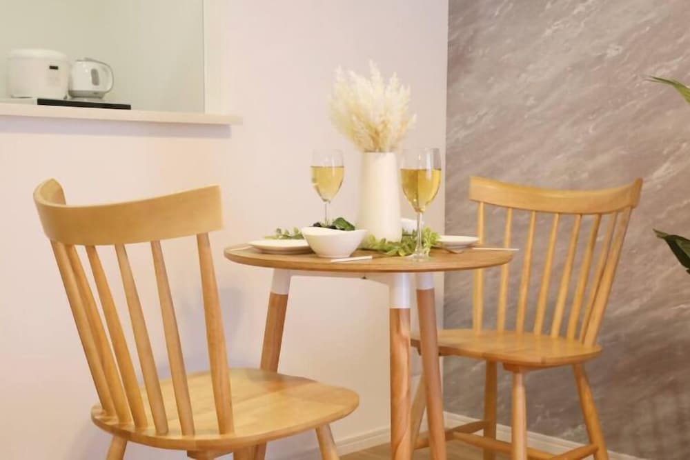 コンフォート アパートメント ベッド (複数台) 禁煙 バルコニー 201 客室内のダイニングエリア3 | フォルモント寺田町